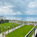 Palm Beach - Perfect Location And Sea View.