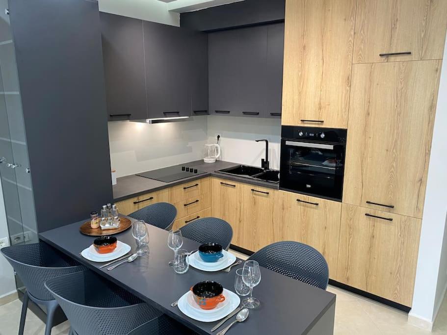 Palm - Perfect Location And Sea View. Apartament
