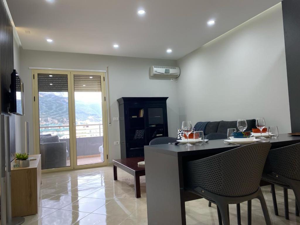 Palm - Perfect Location And Sea View. Wlora