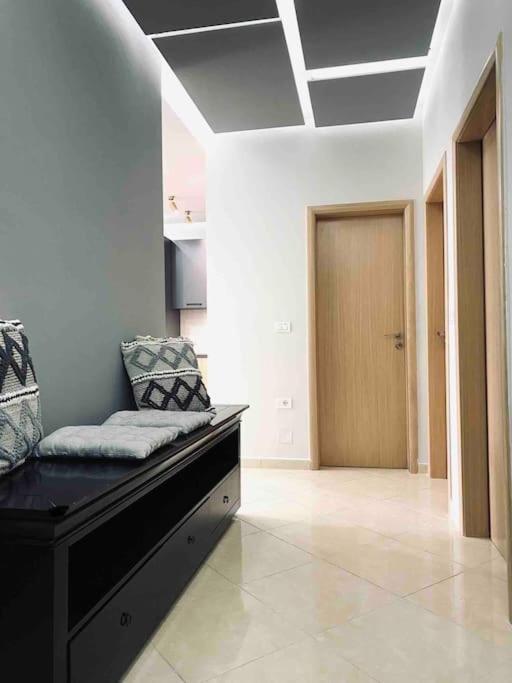 Palm - Perfect Location And Sea View. Vlorë